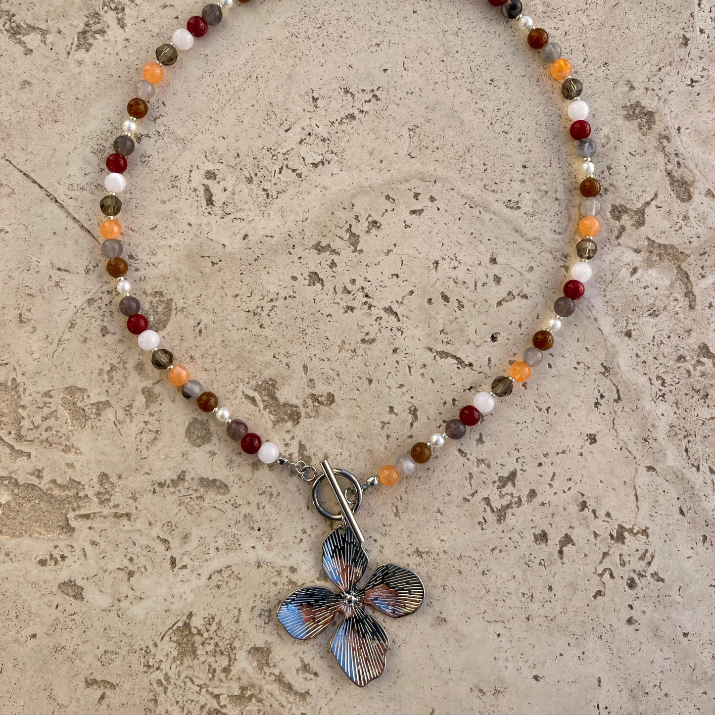 COLLIER FLORE GRANDE ORANGE - PRODUIT