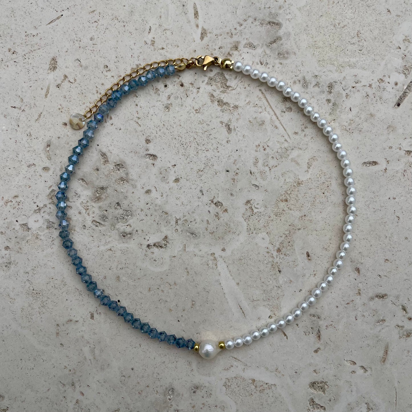 COLLIER RAS DE COU UNIQUE BLEU ET BLANC - PRODUIT