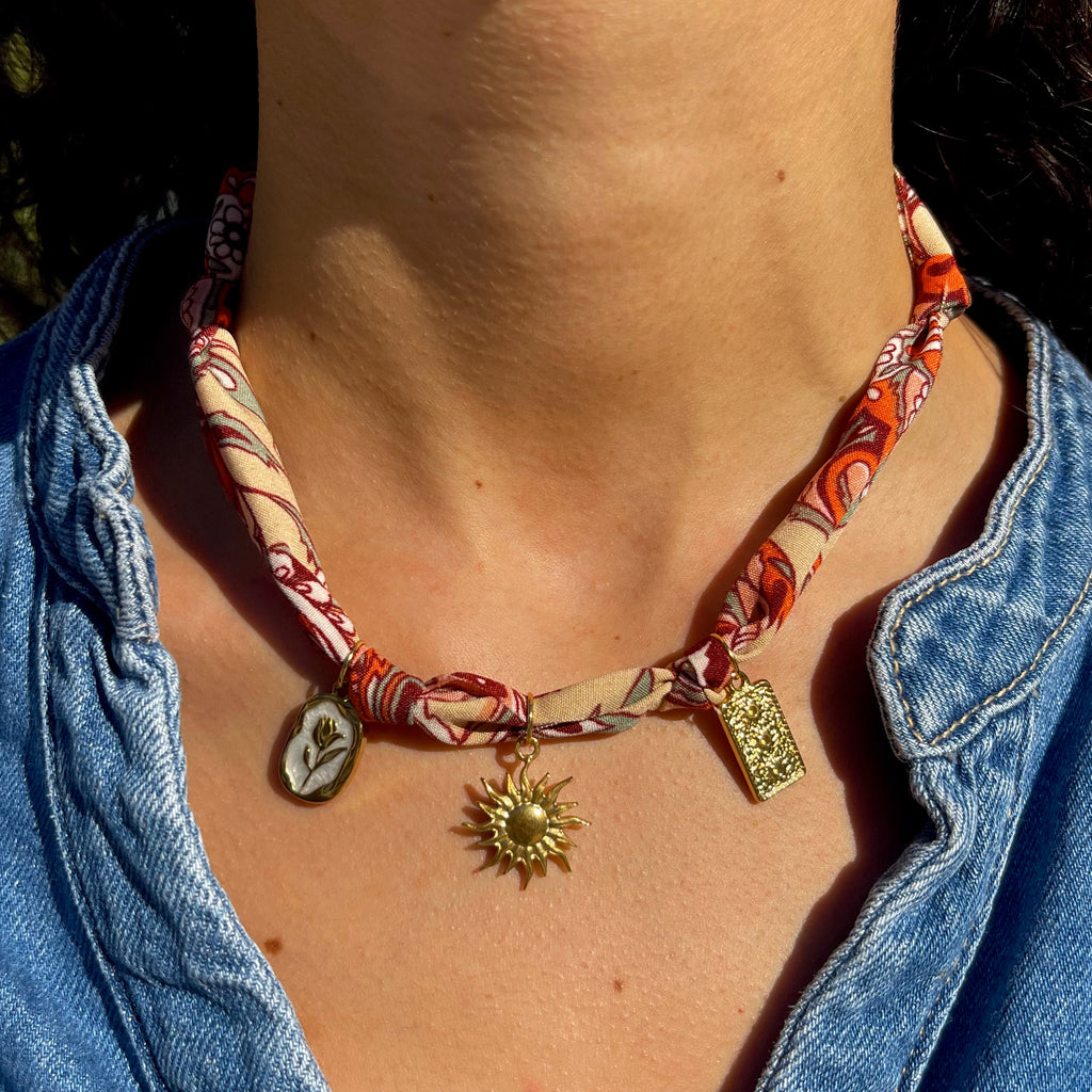COLLIER BANDANA ORANGE - MODÈLE