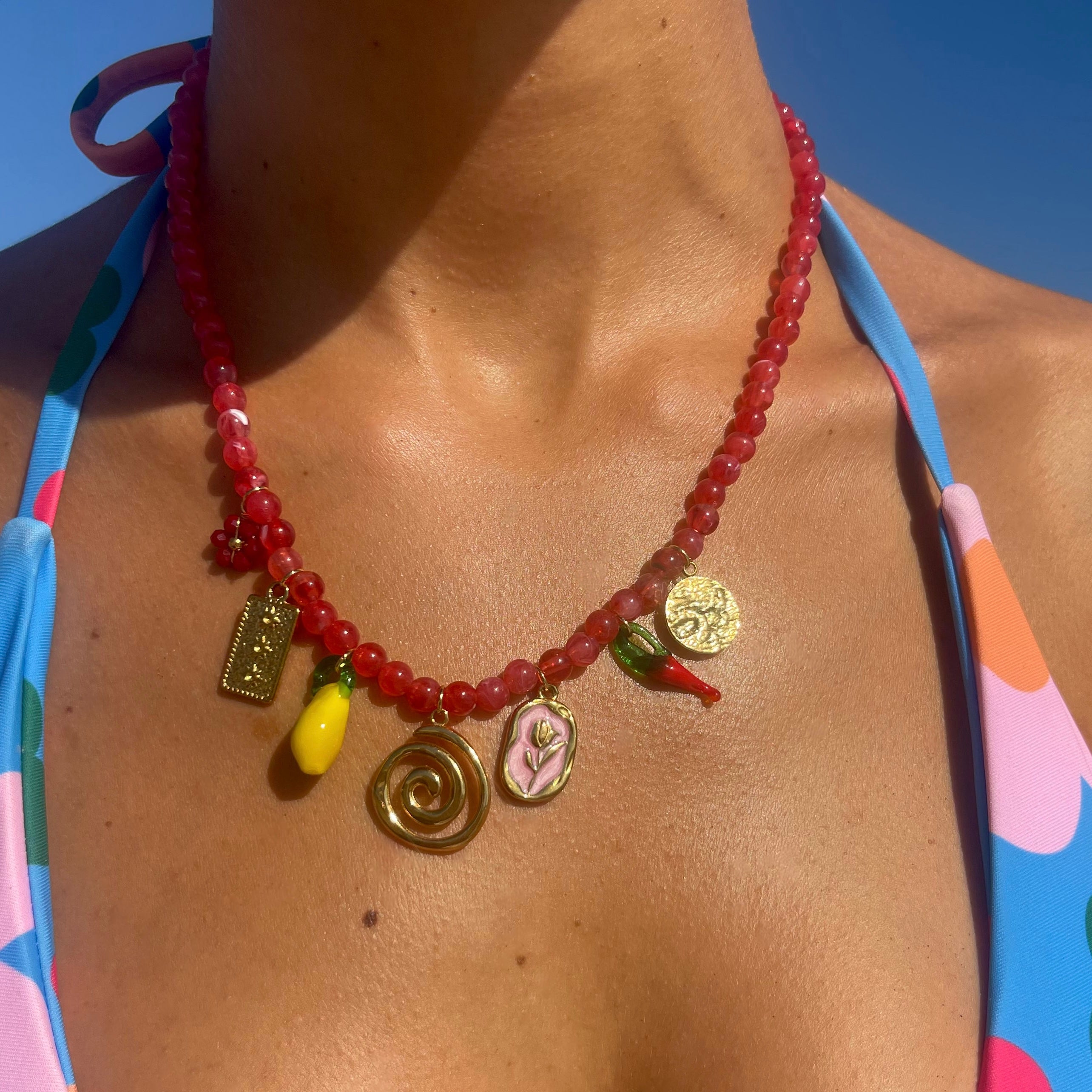 COLLIER CHARME ROSE - MODÈLE