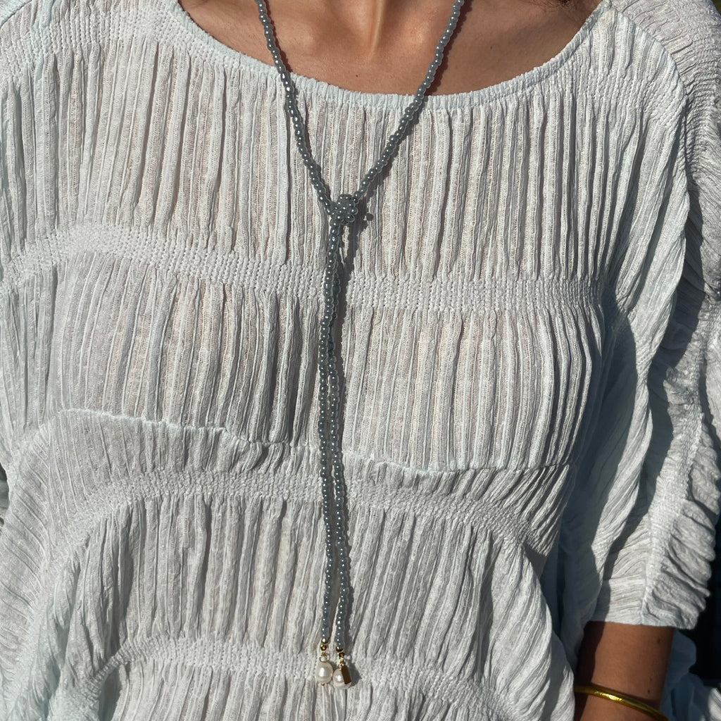 COLLIER HORIZON GRIS - MODÈLE