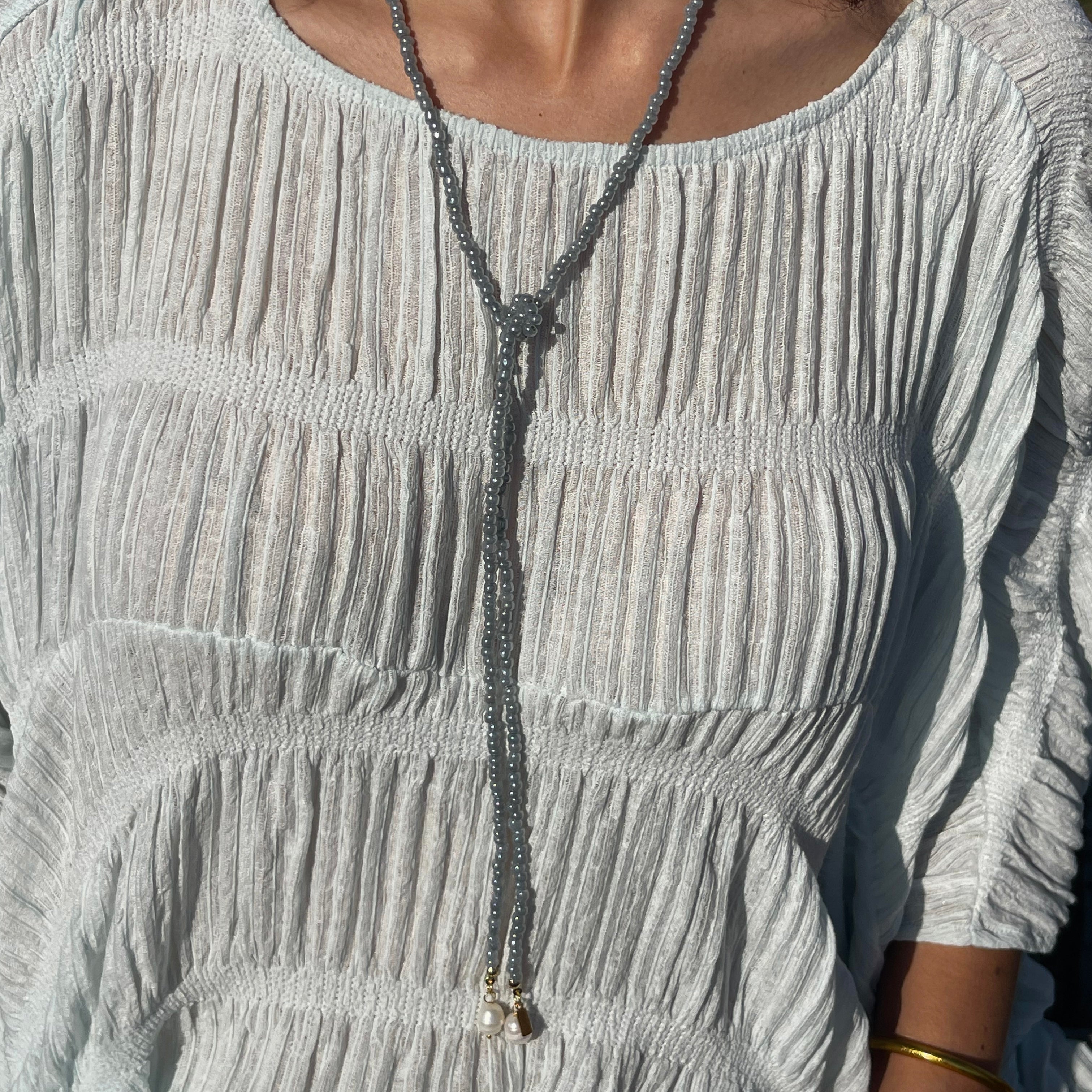 COLLIER HORIZON GRIS - MODÈLE