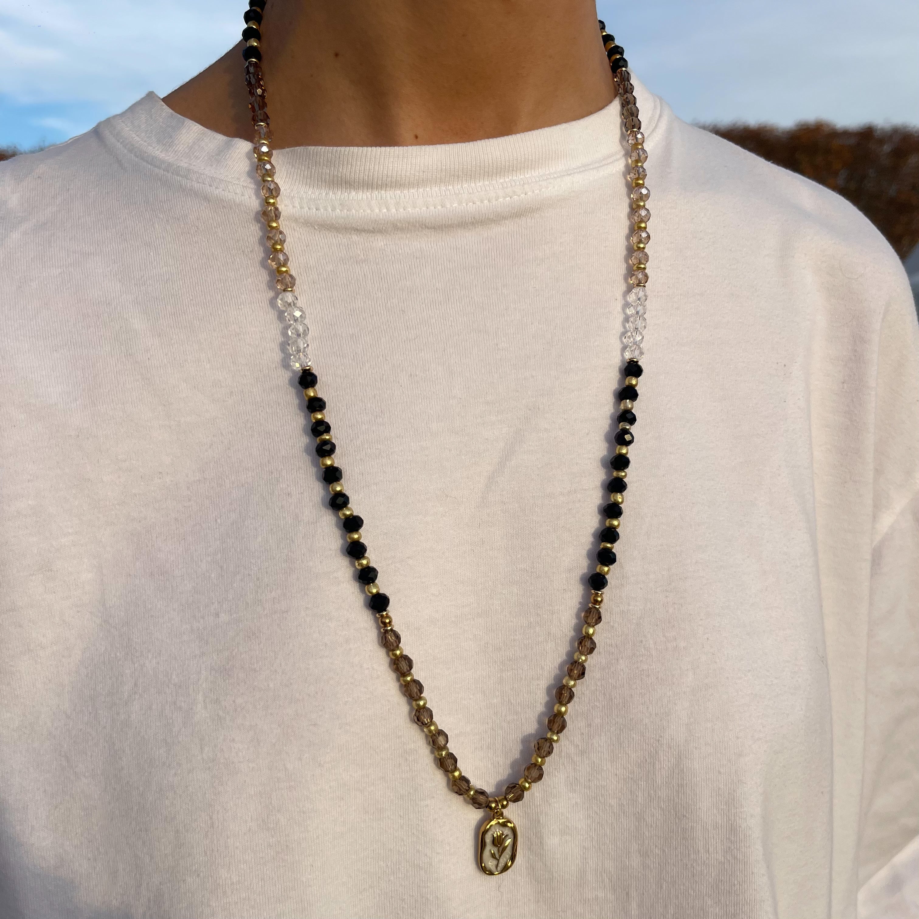 COLLIER MADALHA NOIR ET BLANC - MODÈLE