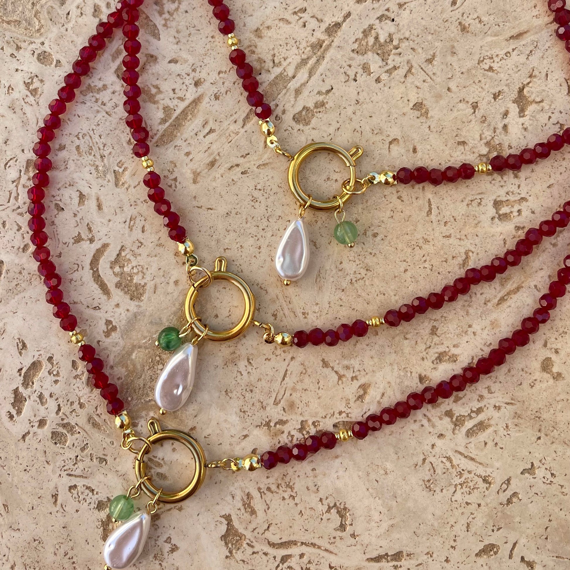 COLLIER PEROLA ROUGE - PRODUIT