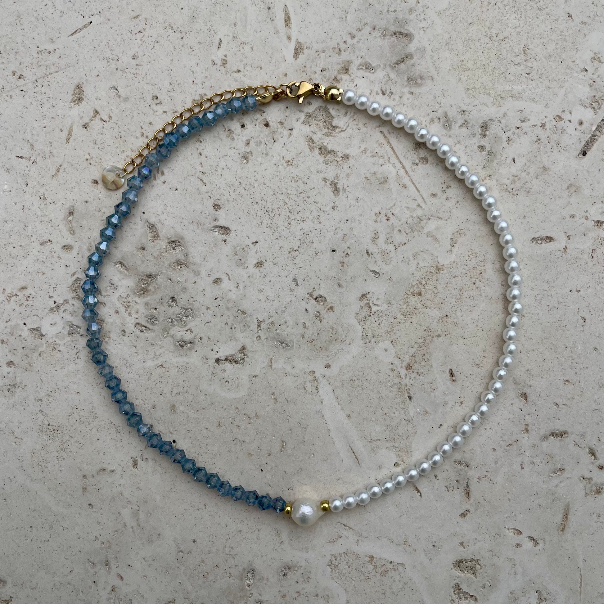 COLLIER RAS DE COU UNIQUE BLEU ET BLANC - PRODUIT